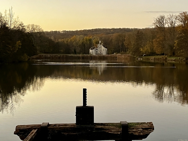 Le Château de la Chasse à la tombée de la nuit (Forêt Domaniale de Montmorency, Île-de-France) Le Château de la Chasse à la tombée de la nuit (Forêt Domaniale de Montmorency, Île-de-France)