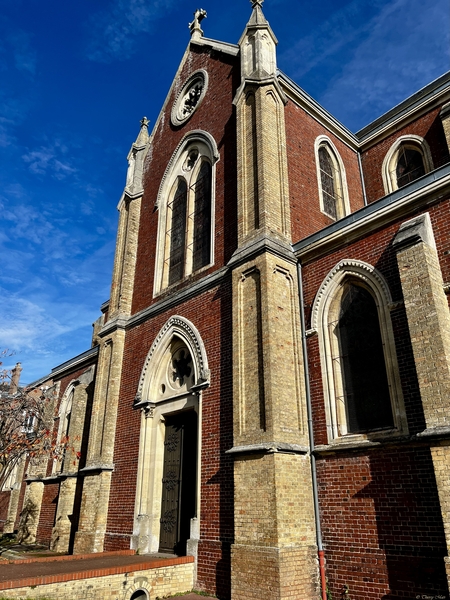 L'église Saint Éloi (Forges-les-Eaux, Normandie) L'église Saint Éloi (Forges-les-Eaux, Normandie)