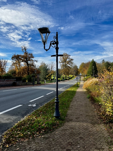 L'Avenue des Sources (Forges-les-Eaux, Normandie) L'Avenue des Sources (Forges-les-Eaux, Normandie)